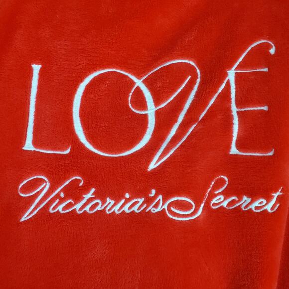 Victoria's Secret Red Embroidered Love Cozy Plush Short Robe Size Medium Large - Picture 4 of 9